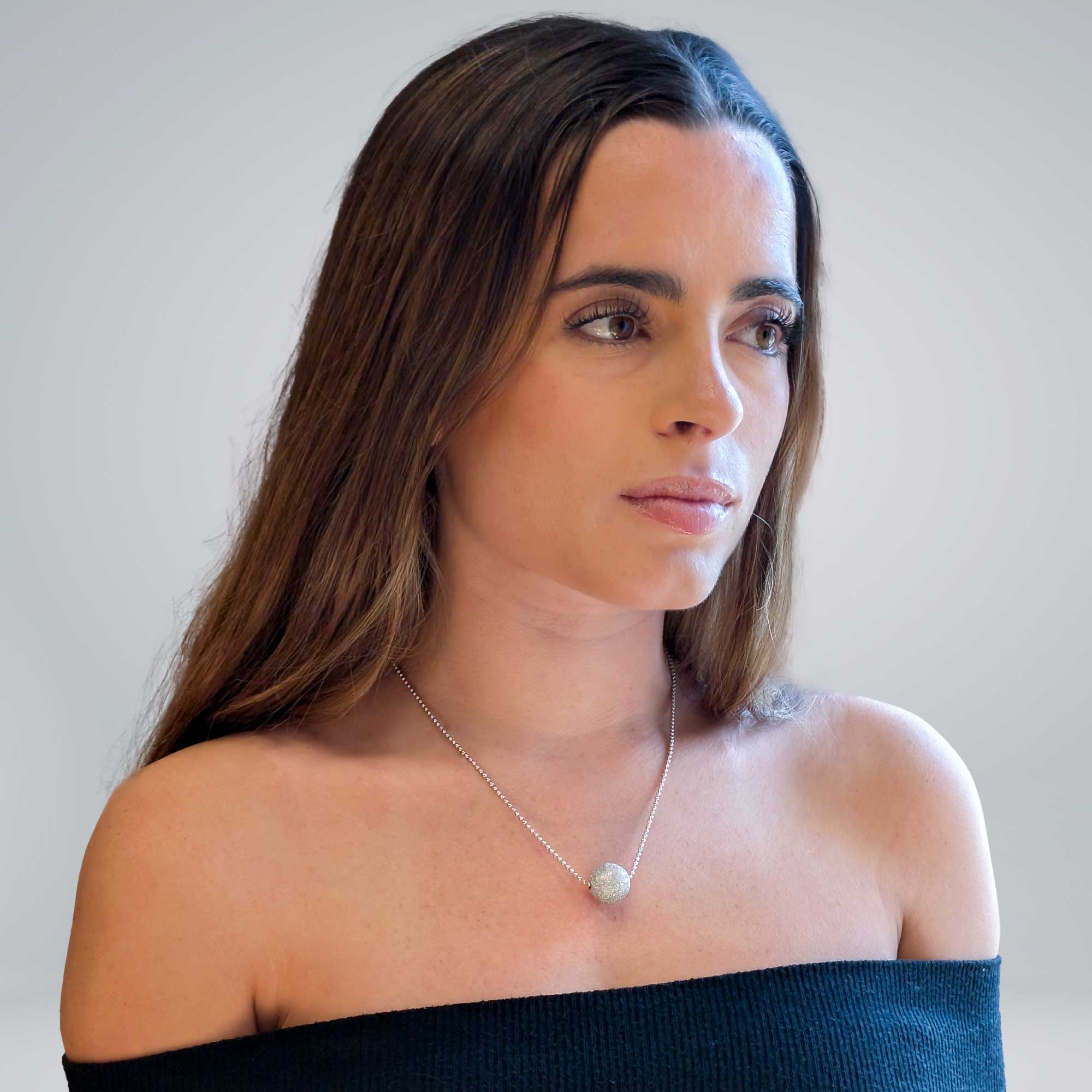 Colgante bola de diamantes en oro blanco