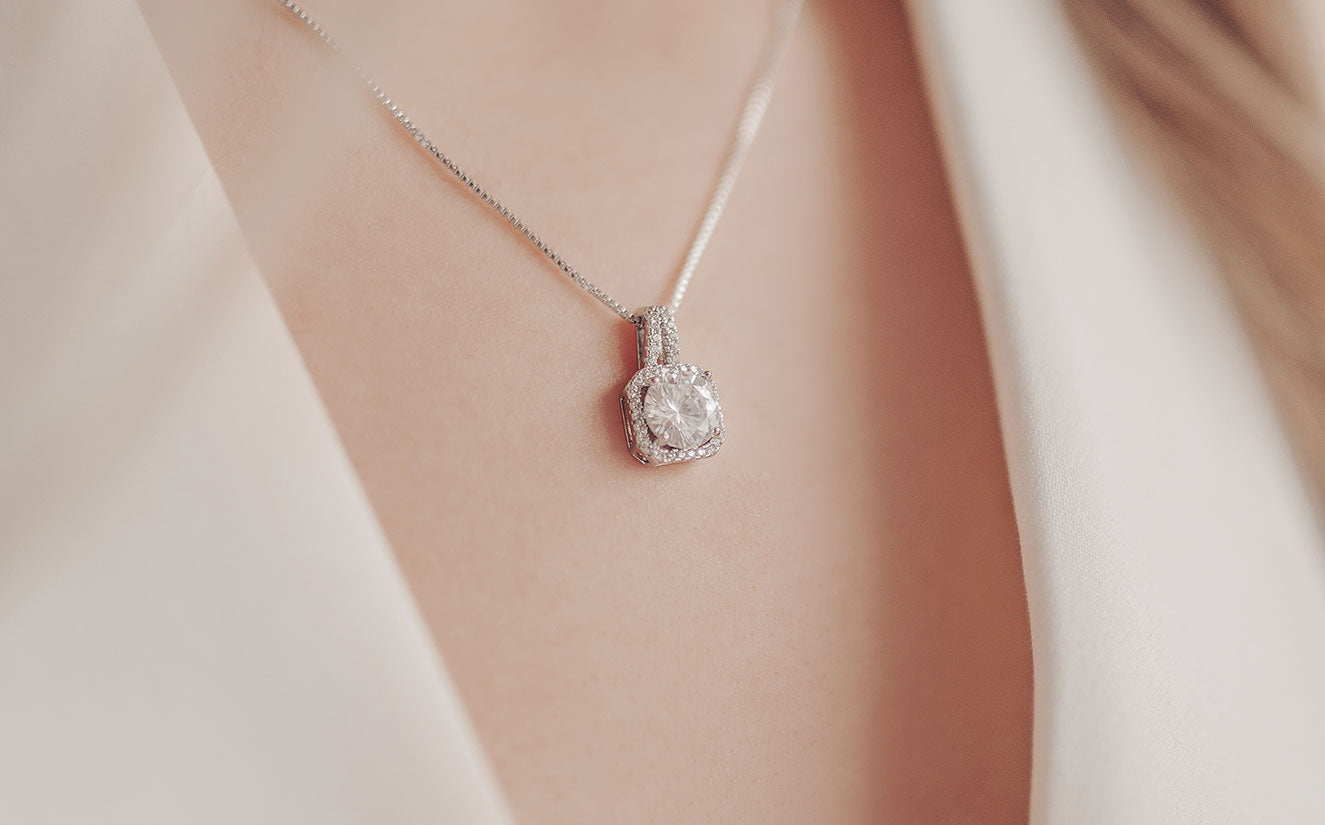 collar brillante cuadrado